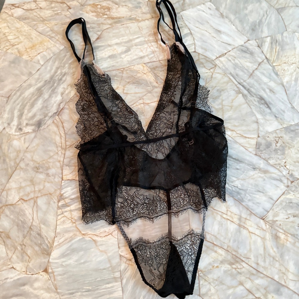 Victoria's Secret Black Lace Sheer Bodysuit Eyelash Trim V-Neck Teddy Lingerie